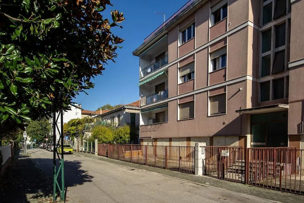 Venice Family House-1